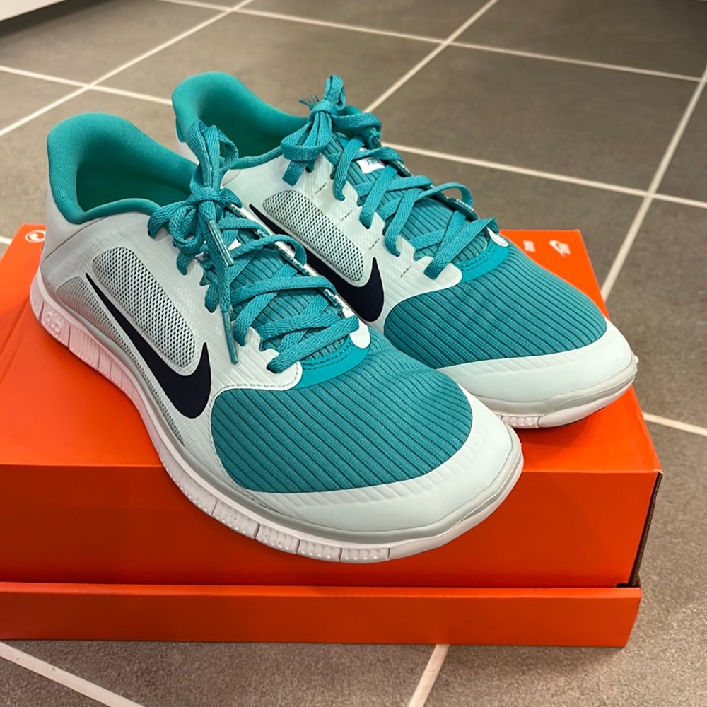 Nike Free 4.0 V3 Shoes Sneakers new 580406 313 green Women’s Size 9.5